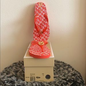 Michael Kors flip flops / sandals size 37 / 7M